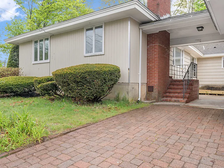 35 Peters St — Photo 2