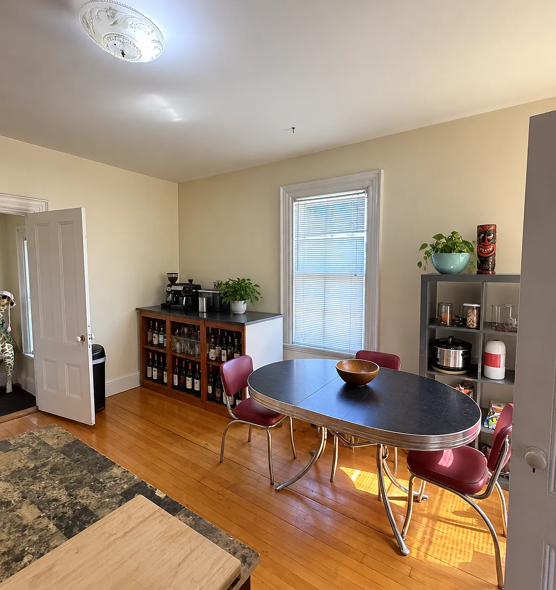 2 bed, 1.0 bath, 1200 sqft, $3,200 — Photo 3