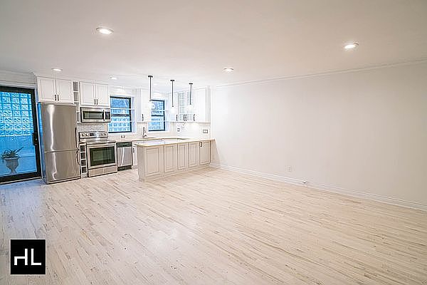 1st image of 216 Hall St #1