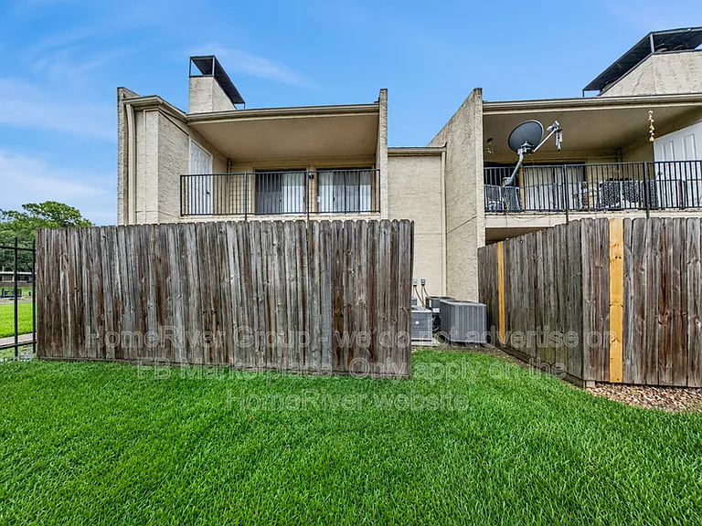 10075 Westpark Dr #9 — Photo 11