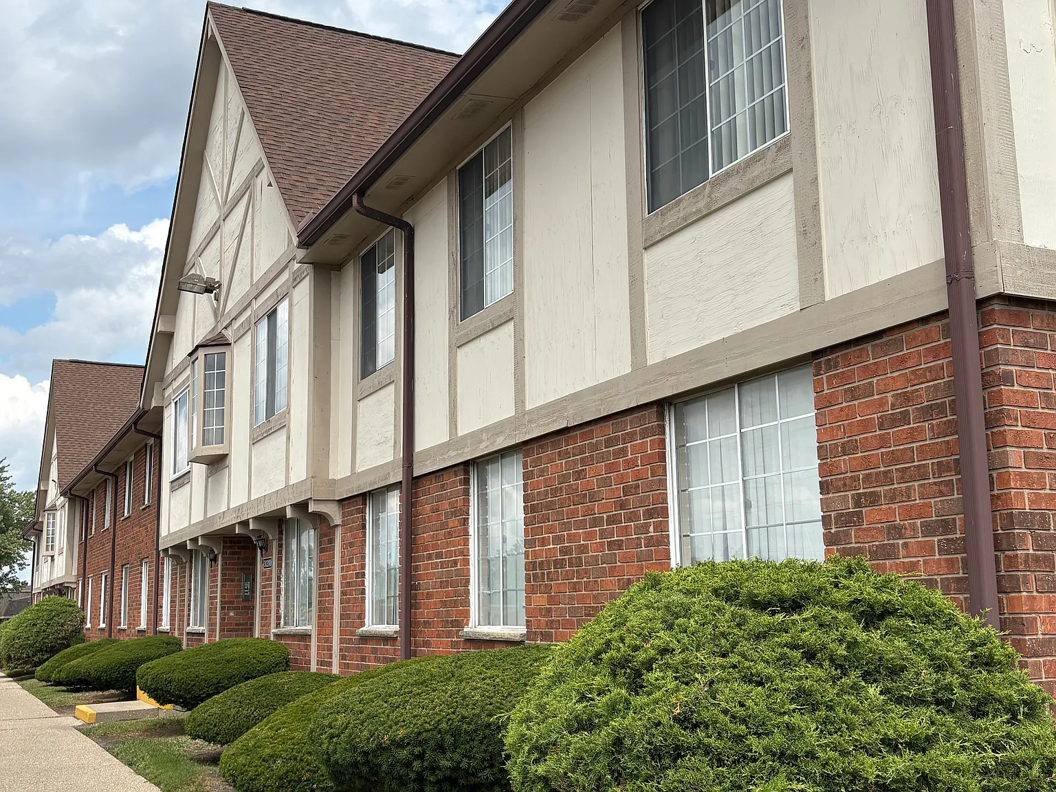 2 bed, 979 sqft, $1,500 — Photo 2