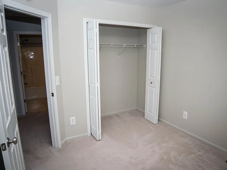 484 Waverly Cmns — Photo 14