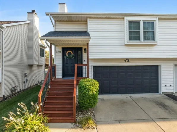 2731 Arrowhead Dr, Bloomington, IL 61704