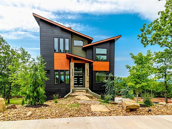 2nd image of 675 N Cliffside Dr