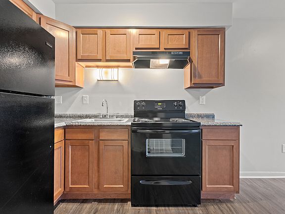 All 1 Bedroom Floor Plans feature neutral interiors, hardwood and carpet flooring, walk-in closets, window coverings, heat/air conditioning and are cable-ready. Upgraded finishes and washer/dryers available in select units.
