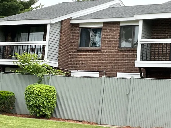 175 Greenbrook Dr #67, Stoughton, MA 02072