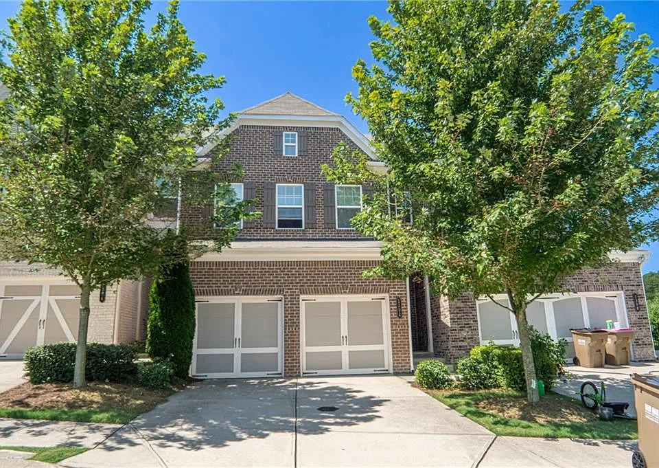 1302 Endicott Ct