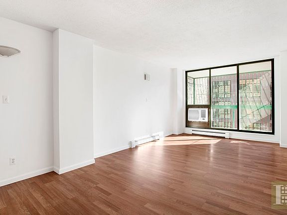 2nd image of 122-124 Elizabeth St #6B