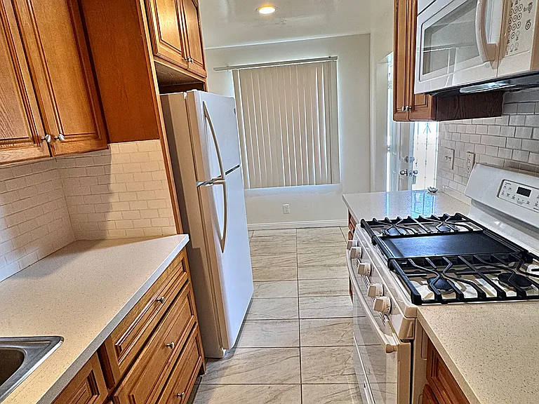 407 Violet Ave #E — Photo 12
