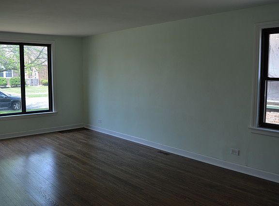 4th image of 11137 S Avenue B