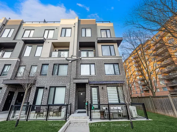 3562 Colonial Dr #13, Mississauga, ON L5L 0C1