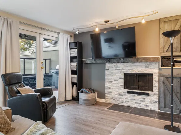 1220 W 6th Ave #204, Vancouver, BC V6H 1A5