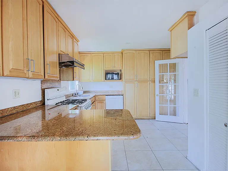 9381 Nichols Dr — Photo 12