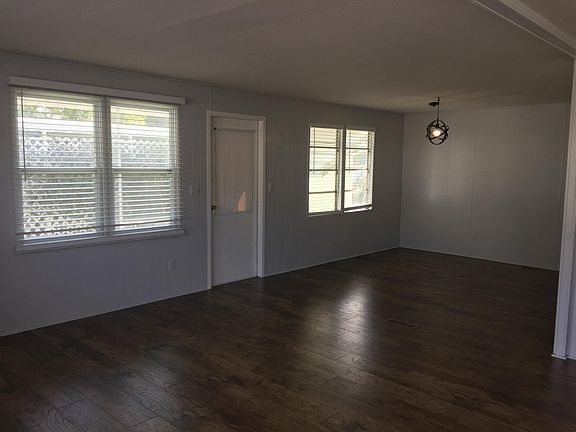 5th image of 15405 Lakeshore Villa Dr