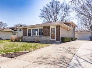 751 Leaf Ct, Bartlett, IL 60103