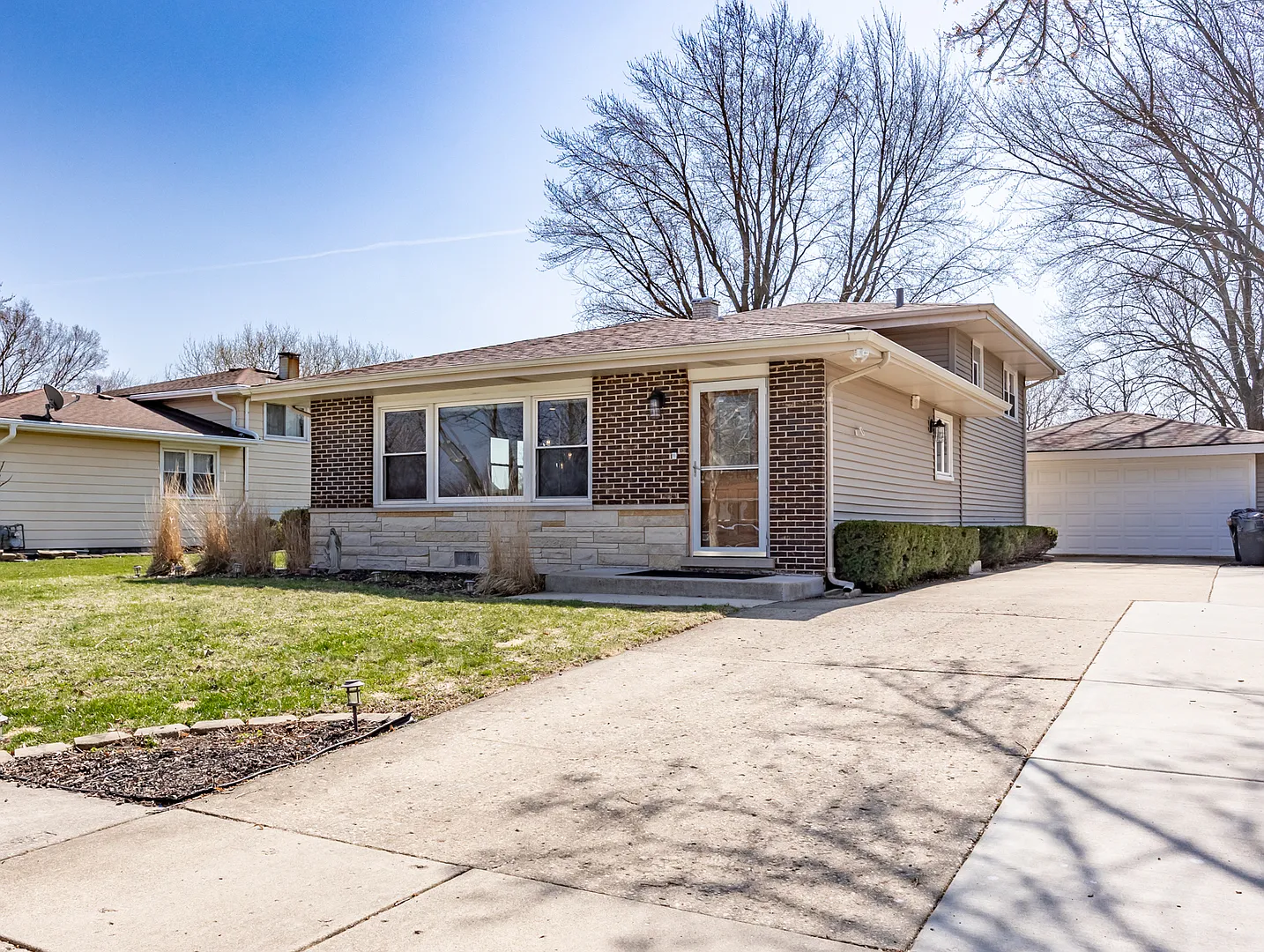 751 Leaf Ct photo 1