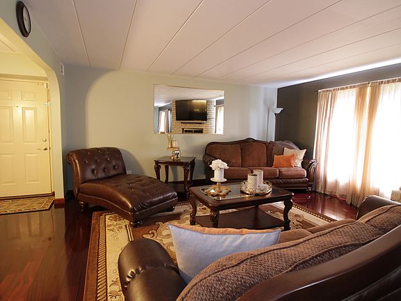 4th image of 15705 Deerfield Ct Unit 1S