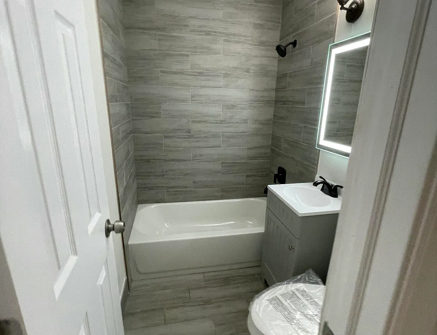 3 bed, 1.0 bath, 700 sqft, $2,999 — Photo 4