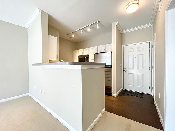 5th image of 1000 Providence Pl APT 218