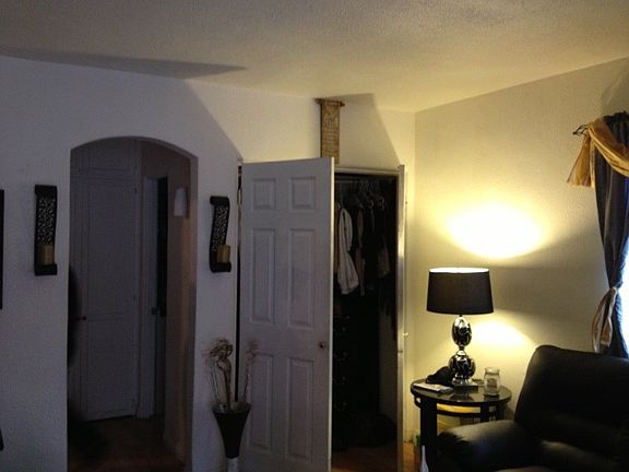 3rd image of 1106 W 88th St