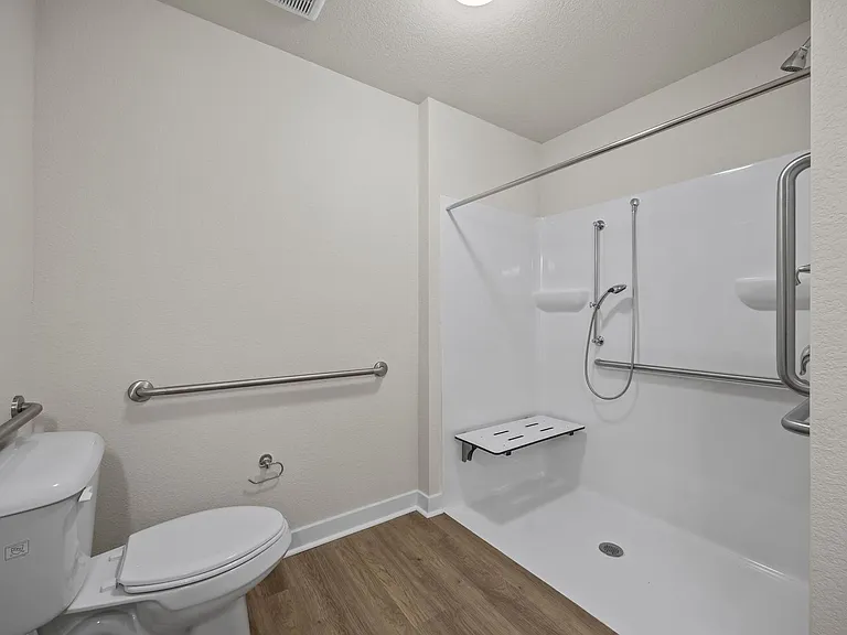 Harbor Village Apartments — Photo 35
