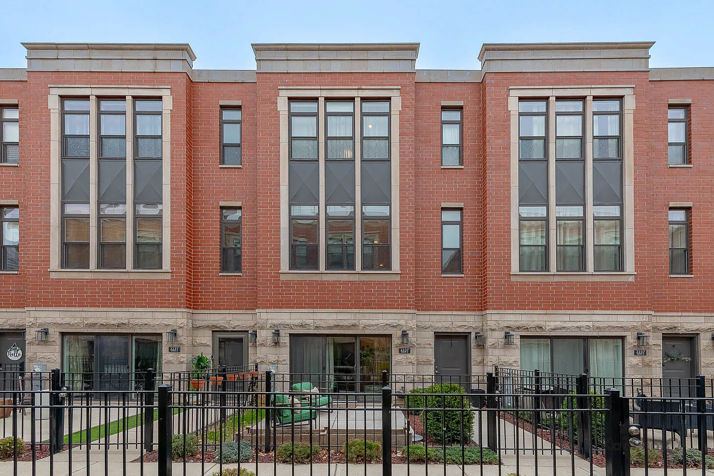 2237 W Coulter St APT 3 photo 1