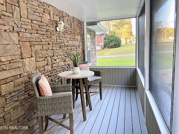 3rd image of 572 Harris Creek Trl SW