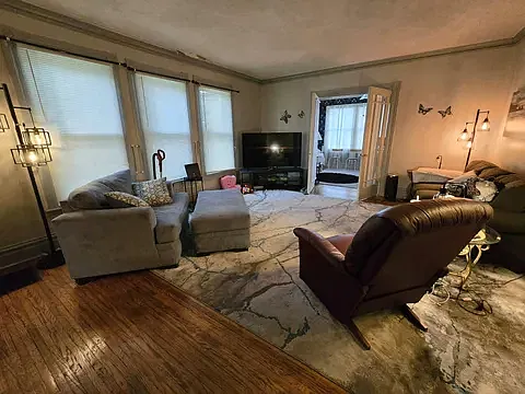3 bed, $1,075 — Photo 2