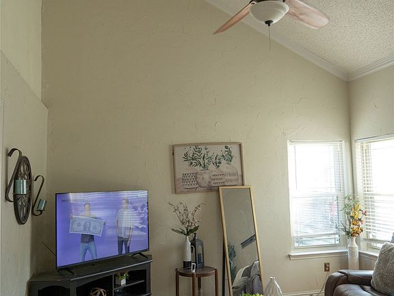 5th image of 2521 Channing Dr