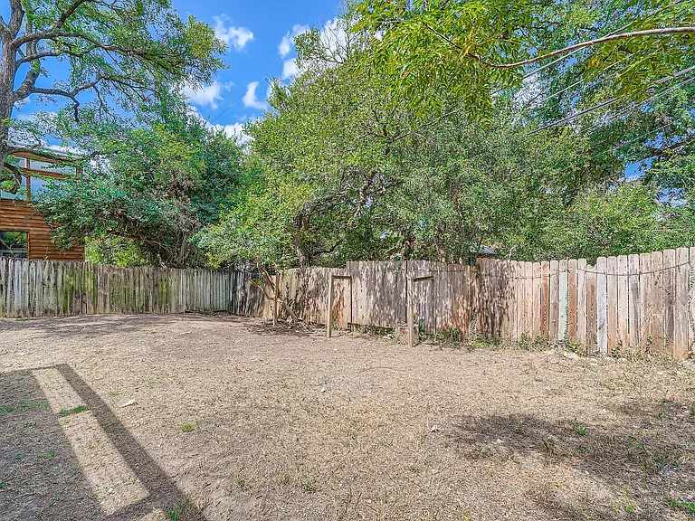 710 Pressler St — Photo 28