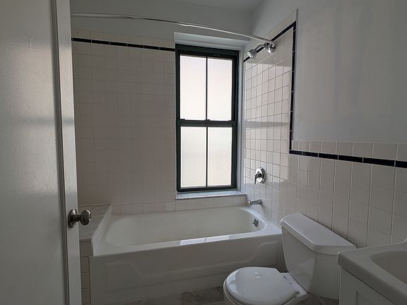 5th image of 511 E 78th St APT 6G