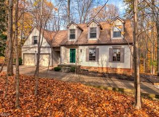 835 Coy Ln, Chagrin Falls, OH 44022