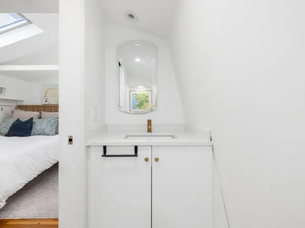 36 William St, Newport, RI 02840