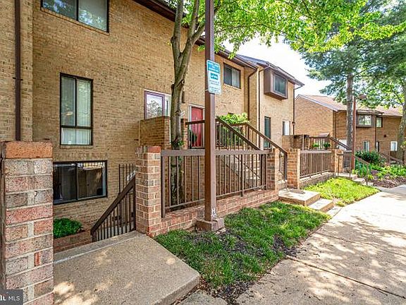 3rd image of 3099 Hawthorne Dr NE #3099