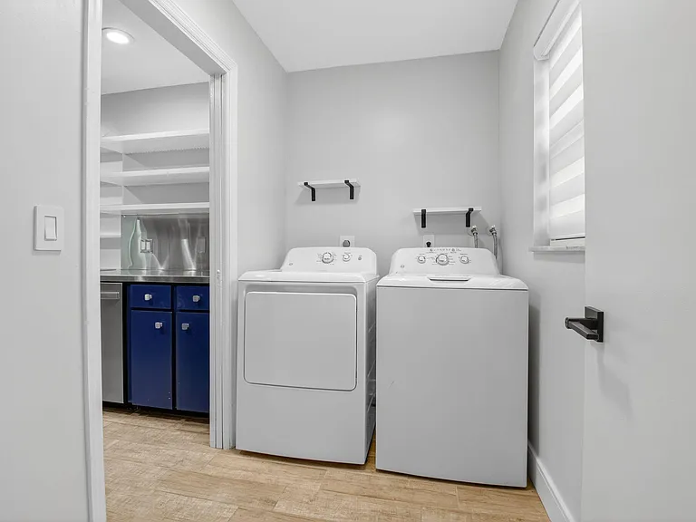 725 Heron Dr — Photo 17