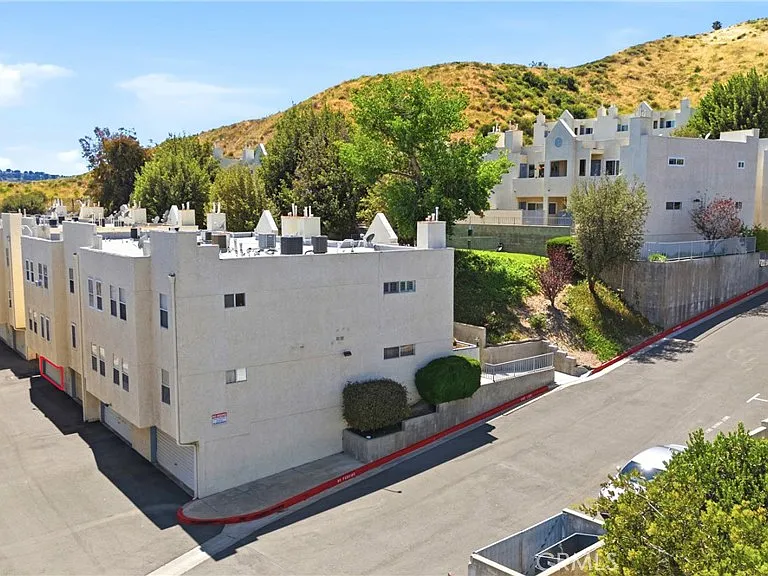 18209 Sierra Hwy #30 — Photo 2