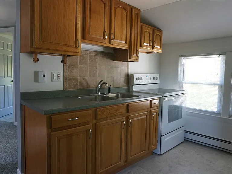 34 Fairview Ave #B — Photo 9