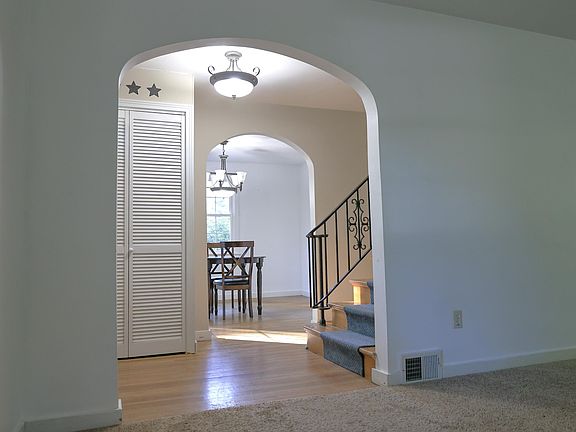 4th image of 807 S Lagrave St