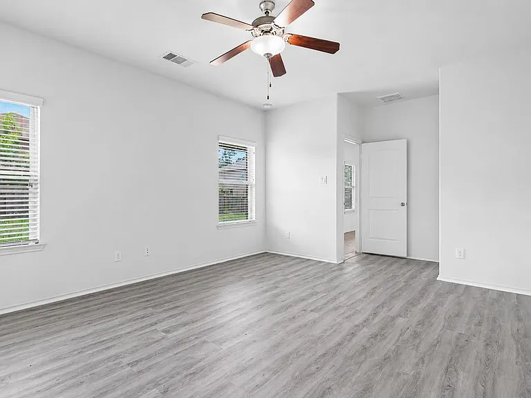 166 Meadow Grove Dr — Photo 24