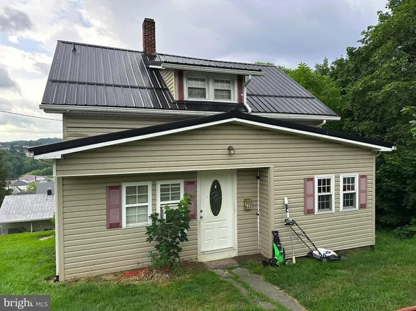 228 E 2nd St, Everett, PA 15537