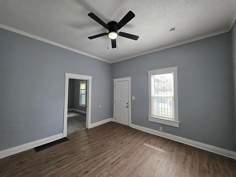 2534 Norton Ave — Photo 3
