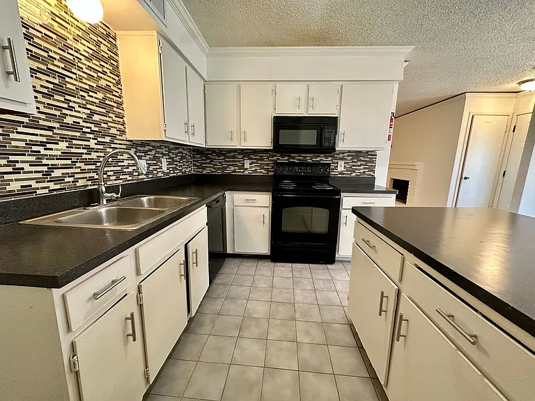 11506 Meadow Pines Ct #B — Photo 3