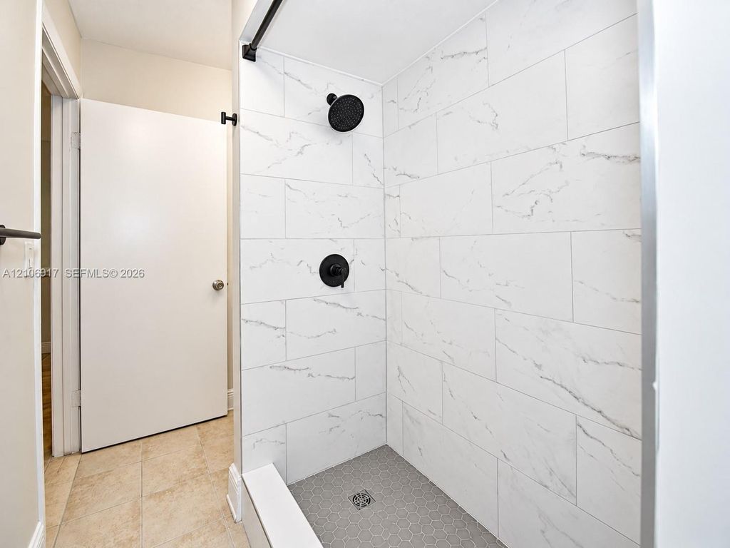 1237 SW 46th Ave APT 813, photo 6