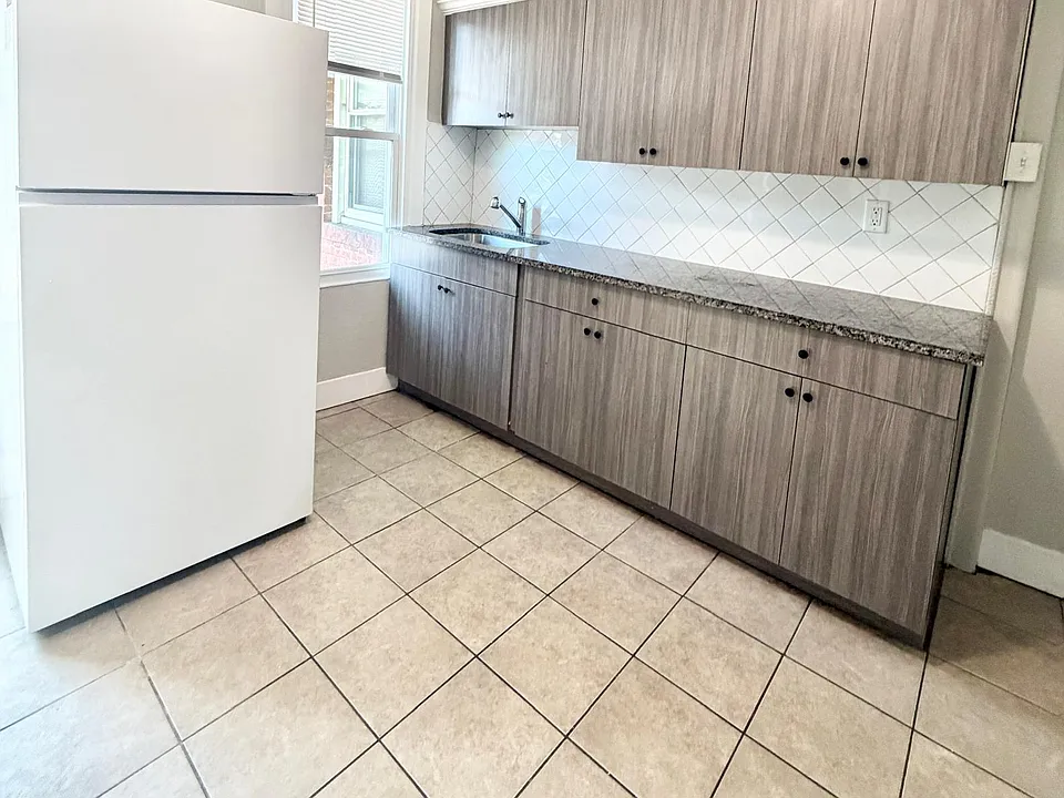 74 William St #1