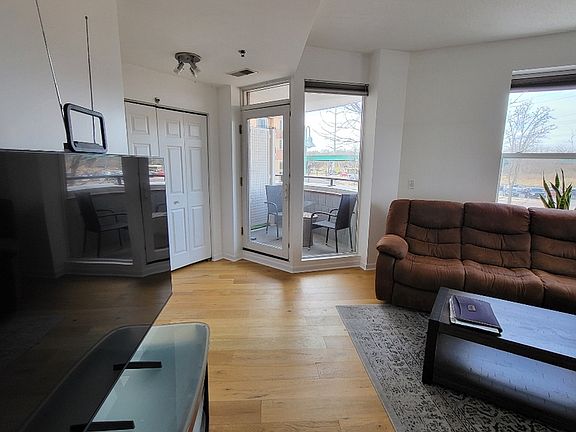 5th image of 400 Village Cir Unit 108