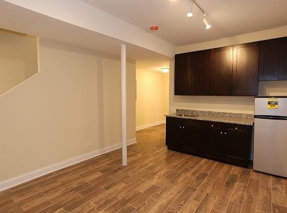 5th image of 3214 W Argyle St #01