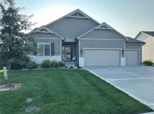 2938 SW Arboridge Dr, Lees Summit, MO 64082