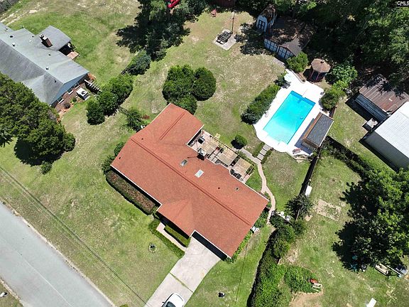 2nd image of 104 Oakleaf Ln