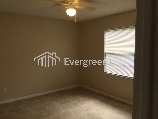 3 bed, 2.0 bath, 988 sqft, $1,345 — Photo 4