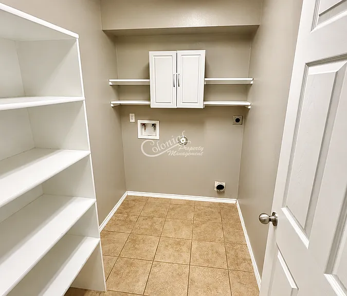 5829 Huntington Dr — Photo 12